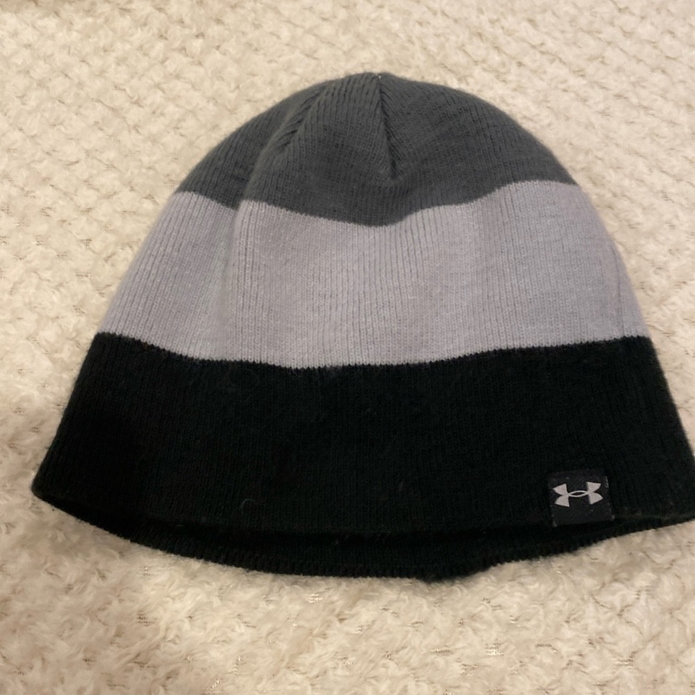 Under Armour youth beanie gray and black